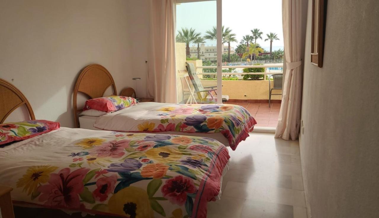 2 Bedroom Apartment Overlooking Mediterranean, 2 Outdoor Pools 卡拉德米哈斯 外观 照片
